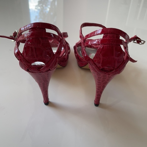White House Size 8 Red Heel - Picture 3 of 3